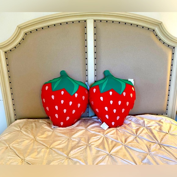 Strawberry Pillows - Picture 5 of 5